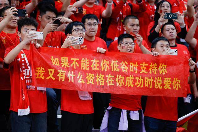 本世纪仅梅西和凯恩两位球员赛季进球超70